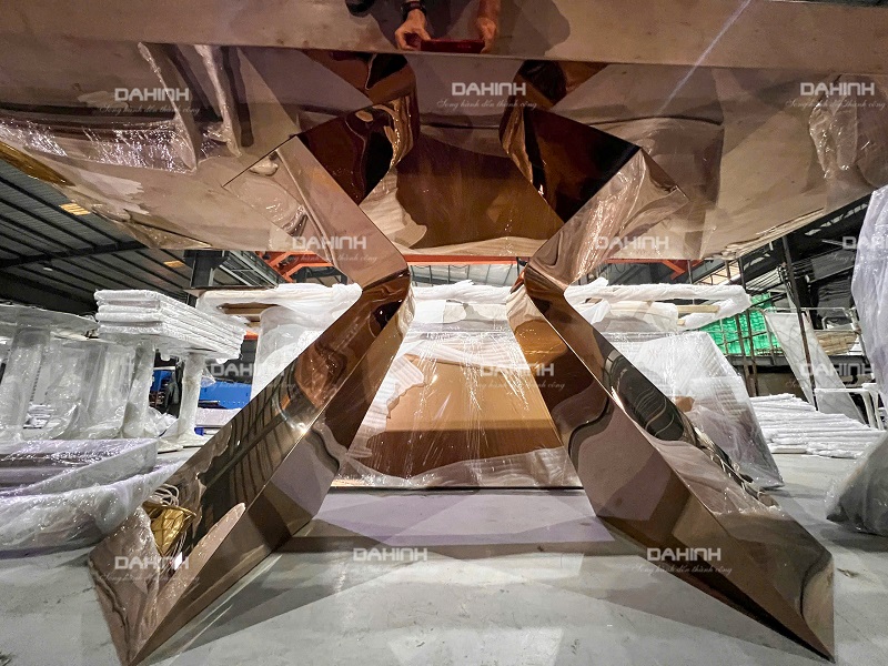 Bàn trang trí phòng khách tân cổ điển 15 bàn trang trí