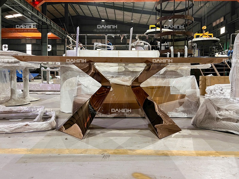 Bàn trang trí phòng khách tân cổ điển 12 bàn trang trí