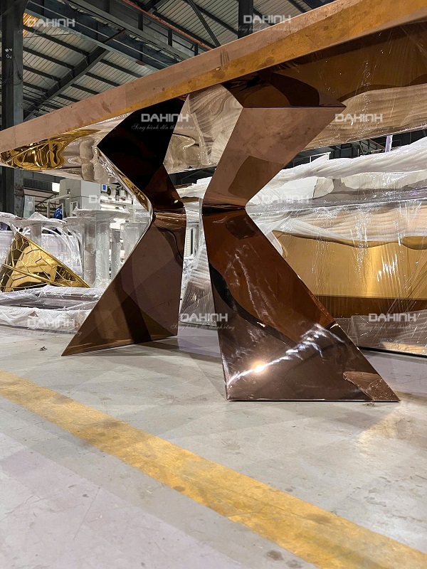 Bàn trang trí phòng khách tân cổ điển 14 bàn trang trí