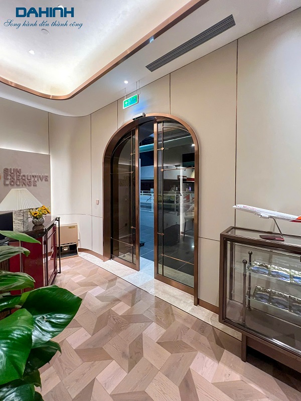 Dự án: Phòng chờ VIP sân bay Nội Bài 7 cua tu dong 3