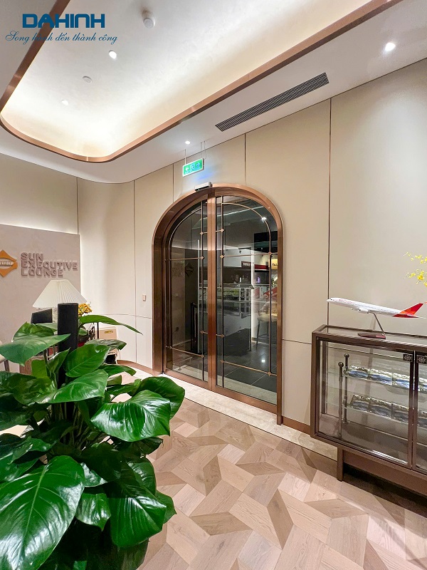 Dự án: Phòng chờ VIP sân bay Nội Bài 8 cua tu dong 5