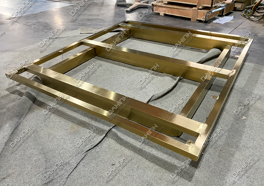 Inox màu trang trí là gì? Inox màu hồng, inox gương đen, inox màu trà 41 IMG 1328