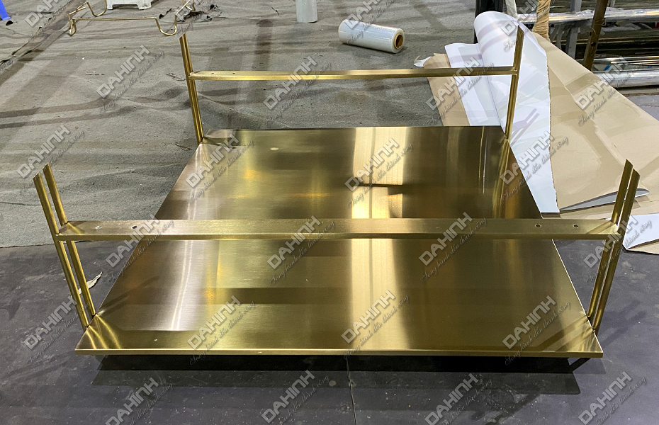 Inox màu trang trí là gì? Inox màu hồng, inox gương đen, inox màu trà 39 IMG 1330