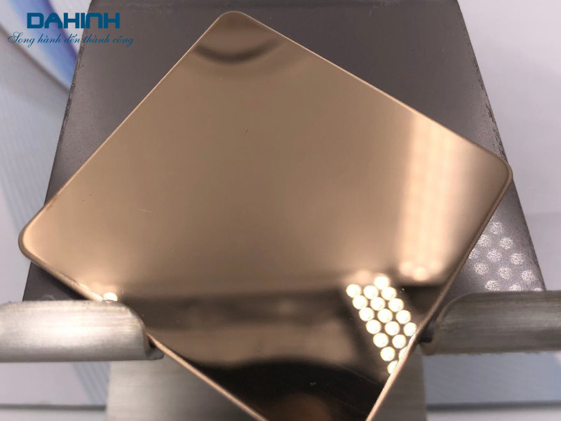 Inox màu trang trí là gì? Inox màu hồng, inox gương đen, inox màu trà 52 inox mau 16