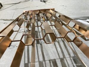 vách trang trí cầu thang