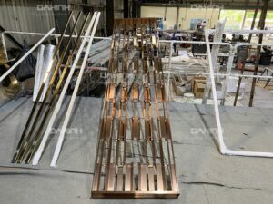 vách trang trí cầu thang