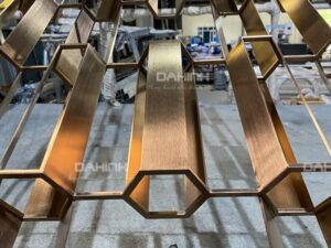 vách trang trí cầu thang