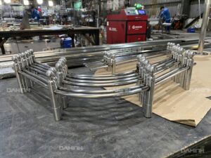 trụ cầu thang inox