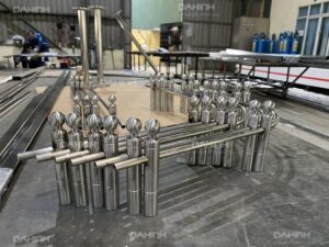 trụ cầu thang inox