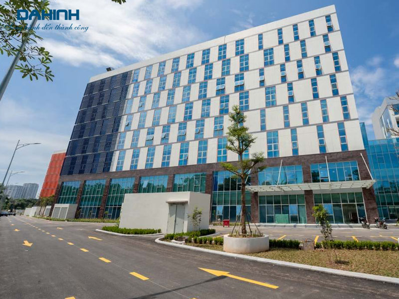 Đa Hình gia công tấm ốp cổng chào bệnh viện Đại Học Phenikaa 12 benh vien dai hoc phenikaa 3